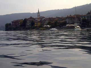 L'isola dei Pescatori, conosciuta anche come Superiore, è l'unica dell'arcipelago delle Borromee nel Lago Maggiore (comune di Stresa) ad essere stabilmente abitata._5